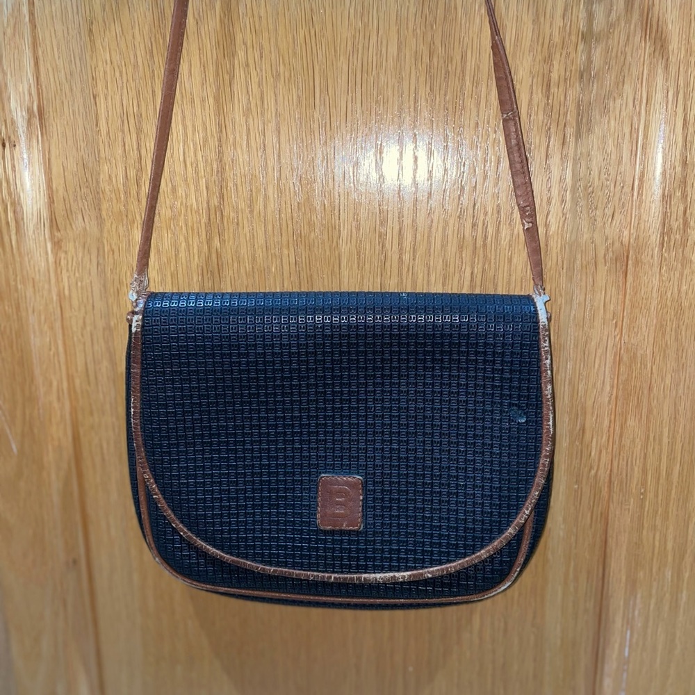 IMPERFECT $10 SALE: 💯Auth. BALLY BAG